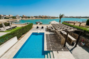 Posh & Eclectic 4 BDR Villa Fanadir Bay